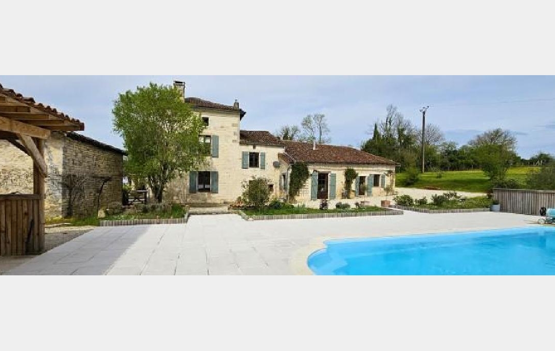 AGENCE TIC RUFFEC : House | RUFFEC (16700) | 297 m2 | 460 000 € 