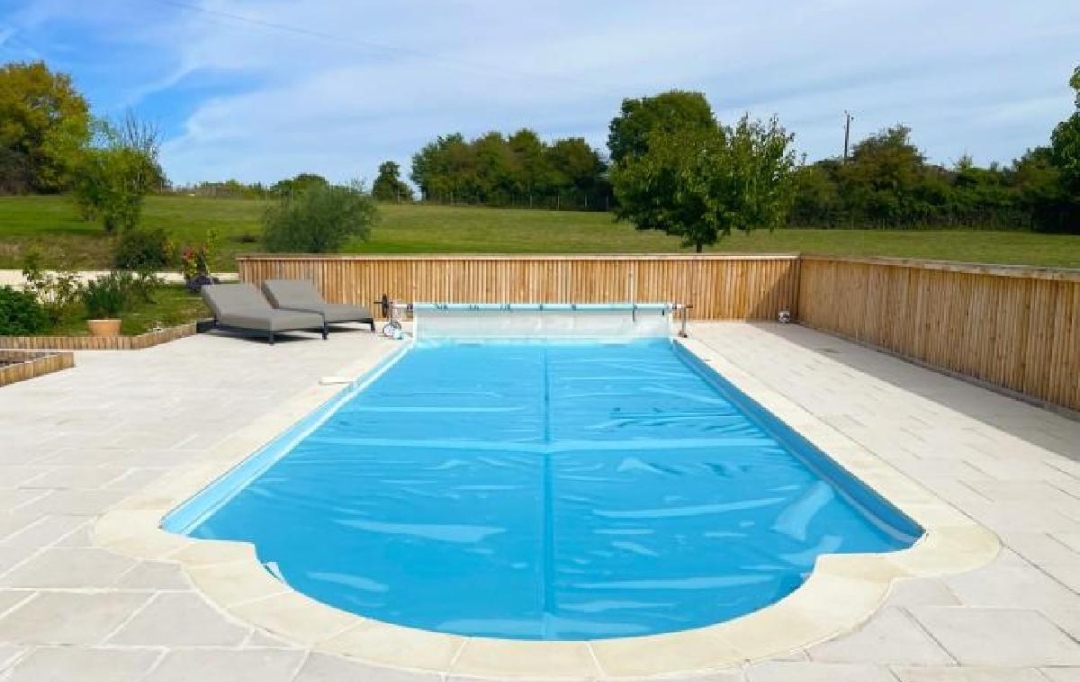 AGENCE TIC RUFFEC : House | RUFFEC (16700) | 297 m2 | 460 000 € 