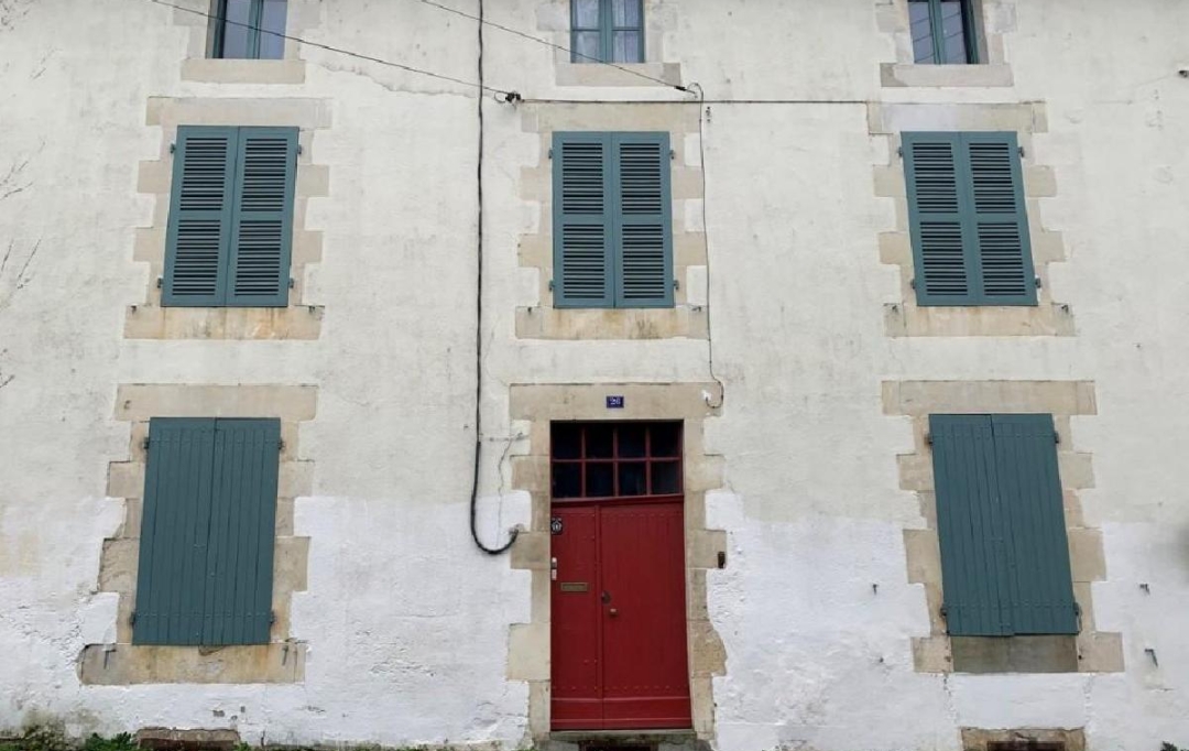 AGENCE TIC RUFFEC : Maison / Villa | CIVRAY (86400) | 201 m2 | 196 800 € 