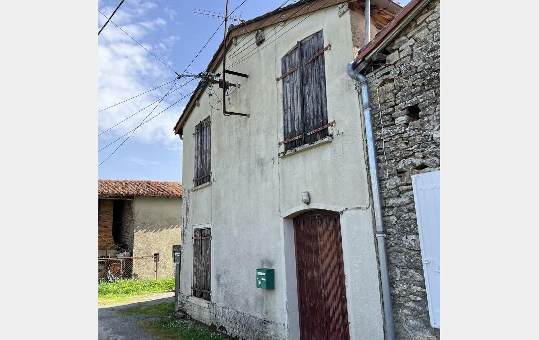 AGENCE TIC RUFFEC : Maison / Villa | CHAMPAGNE-MOUTON (16350) | 70 m2 | 15 000 € 