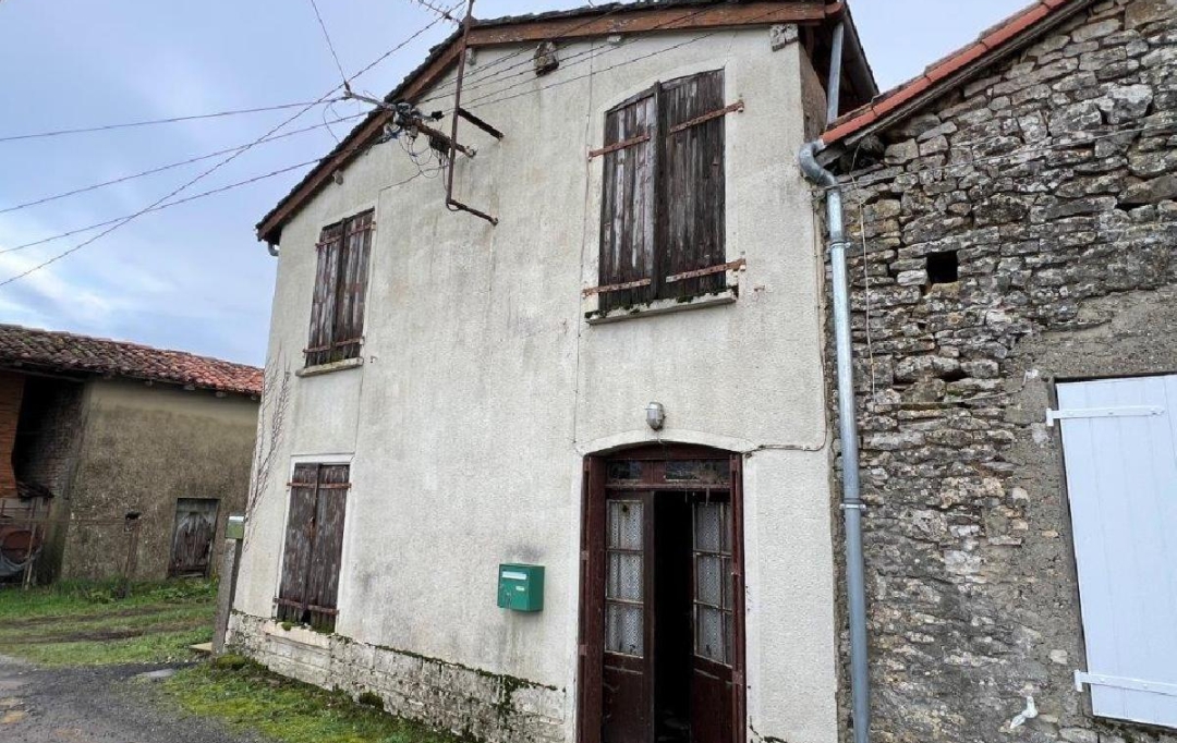 AGENCE TIC RUFFEC : Maison / Villa | CHAMPAGNE-MOUTON (16350) | 70 m2 | 15 000 € 