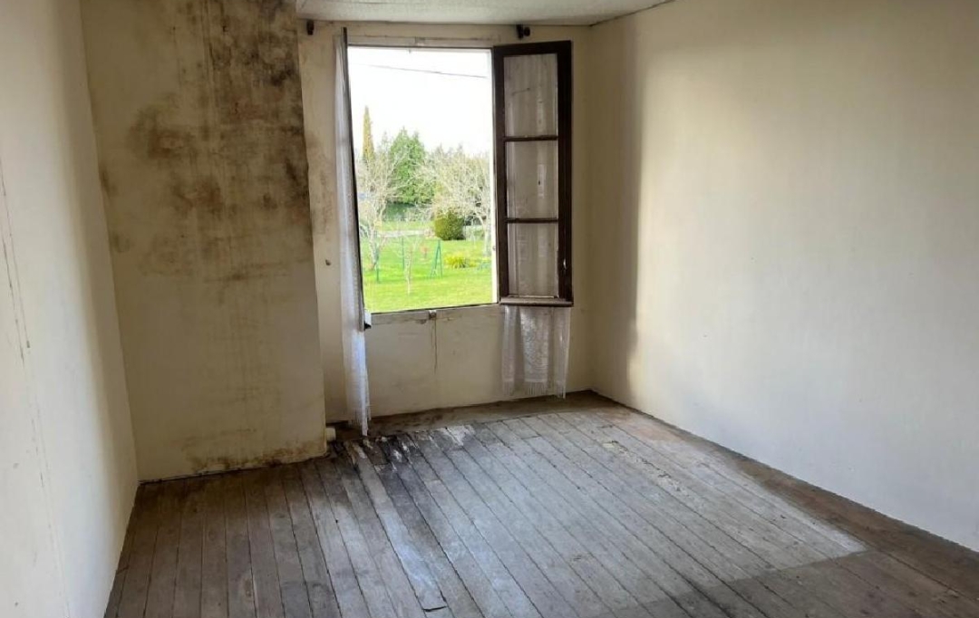 AGENCE TIC RUFFEC : Maison / Villa | CHAMPAGNE-MOUTON (16350) | 70 m2 | 15 000 € 