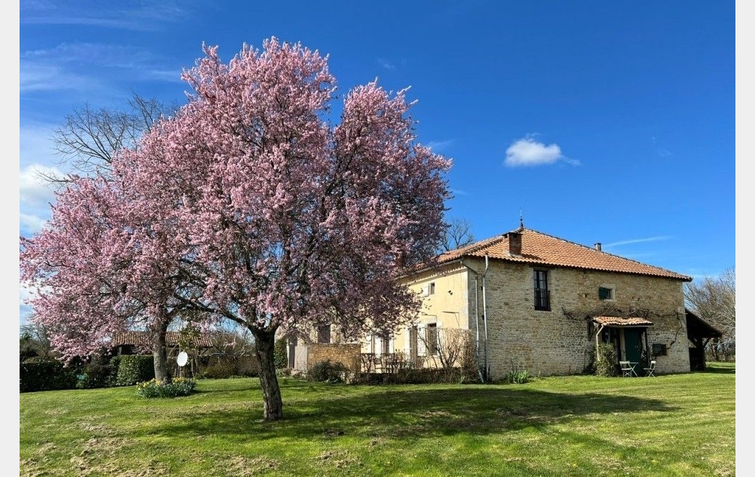 AGENCE TIC RUFFEC : Maison / Villa | CHAMPAGNE-MOUTON (16350) | 280 m2 | 336 800 € 