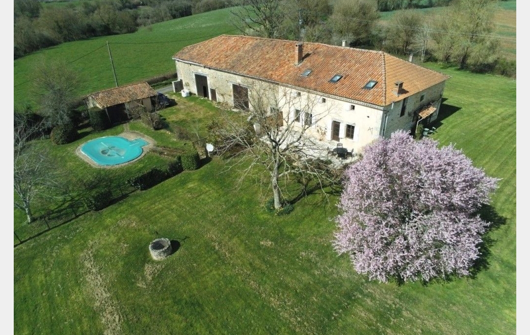 AGENCE TIC RUFFEC : Maison / Villa | CHAMPAGNE-MOUTON (16350) | 280 m2 | 336 800 € 