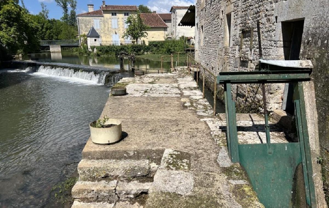 AGENCE TIC RUFFEC : House | VERTEUIL-SUR-CHARENTE (16510) | 129 m2 | 326 000 € 