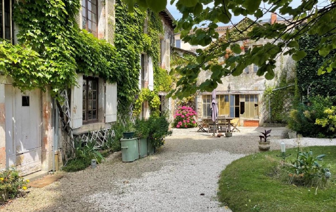AGENCE TIC RUFFEC : Maison / Villa | CIVRAY (86400) | 310 m2 | 249 950 € 