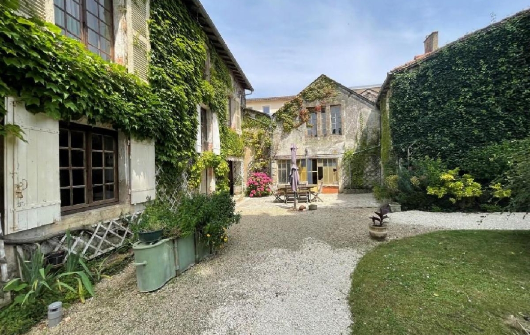 AGENCE TIC RUFFEC : Maison / Villa | CIVRAY (86400) | 310 m2 | 249 950 € 