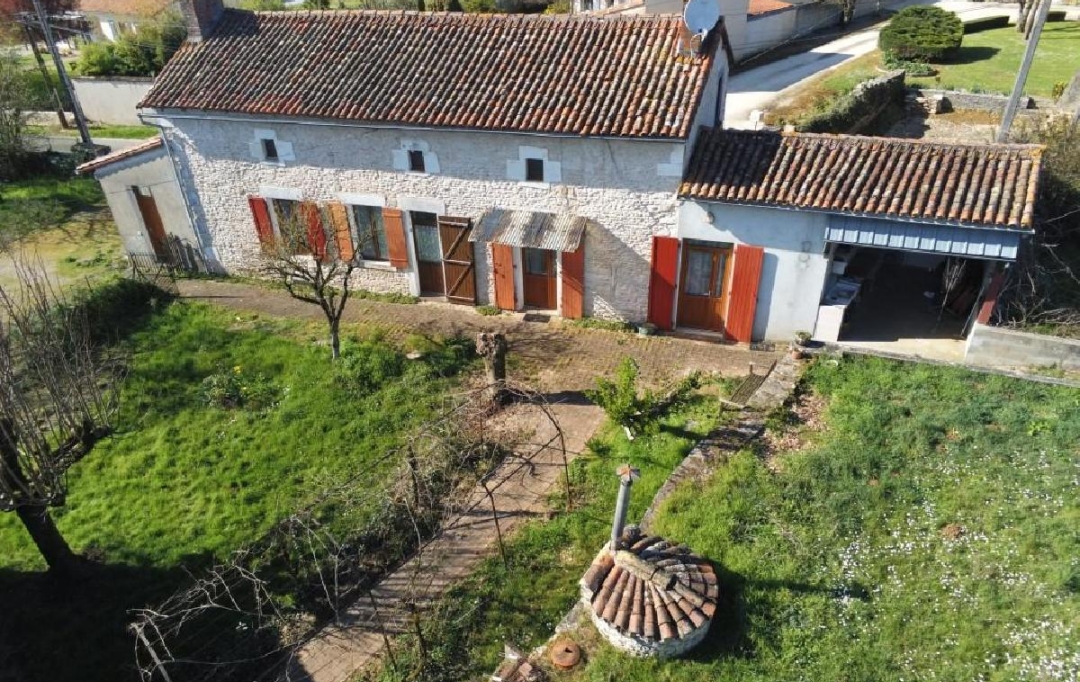 AGENCE TIC RUFFEC : House | CIVRAY (86400) | 172 m2 | 149 950 € 