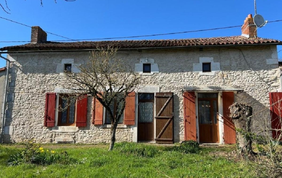 AGENCE TIC RUFFEC : House | CIVRAY (86400) | 172 m2 | 149 950 € 