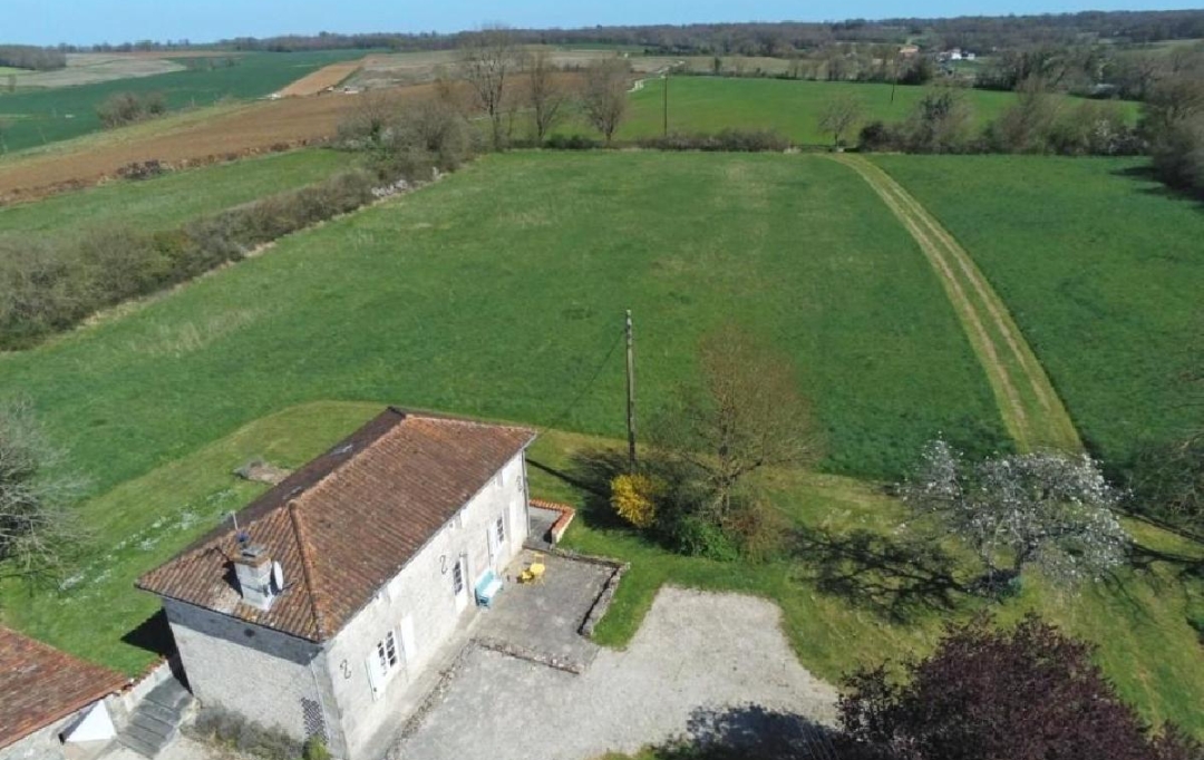 AGENCE TIC RUFFEC : Maison / Villa | CHARROUX (86250) | 104 m2 | 196 800 € 