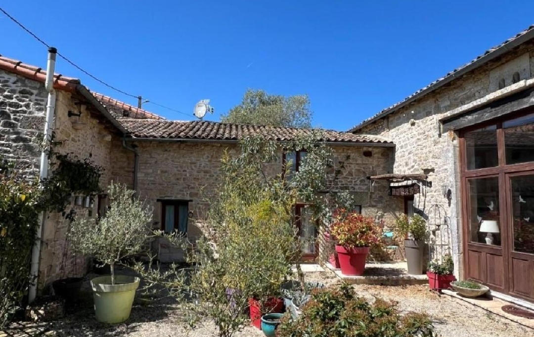 AGENCE TIC RUFFEC : Maison / Villa | RUFFEC (16700) | 228 m2 | 295 785 € 
