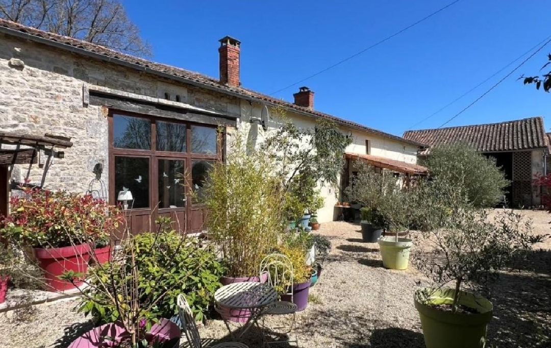 AGENCE TIC RUFFEC : Maison / Villa | RUFFEC (16700) | 228 m2 | 295 785 € 