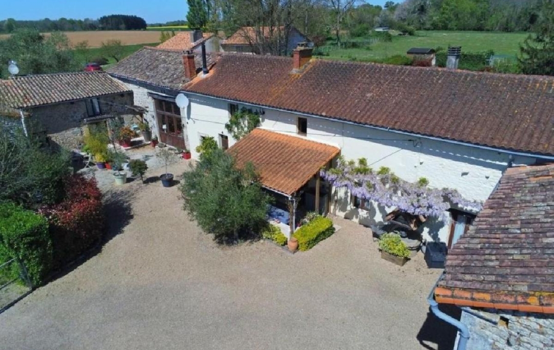 AGENCE TIC RUFFEC : Maison / Villa | RUFFEC (16700) | 228 m2 | 295 785 € 