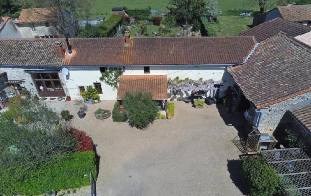 AGENCE TIC RUFFEC : Maison / Villa | RUFFEC (16700) | 228 m2 | 295 785 € 