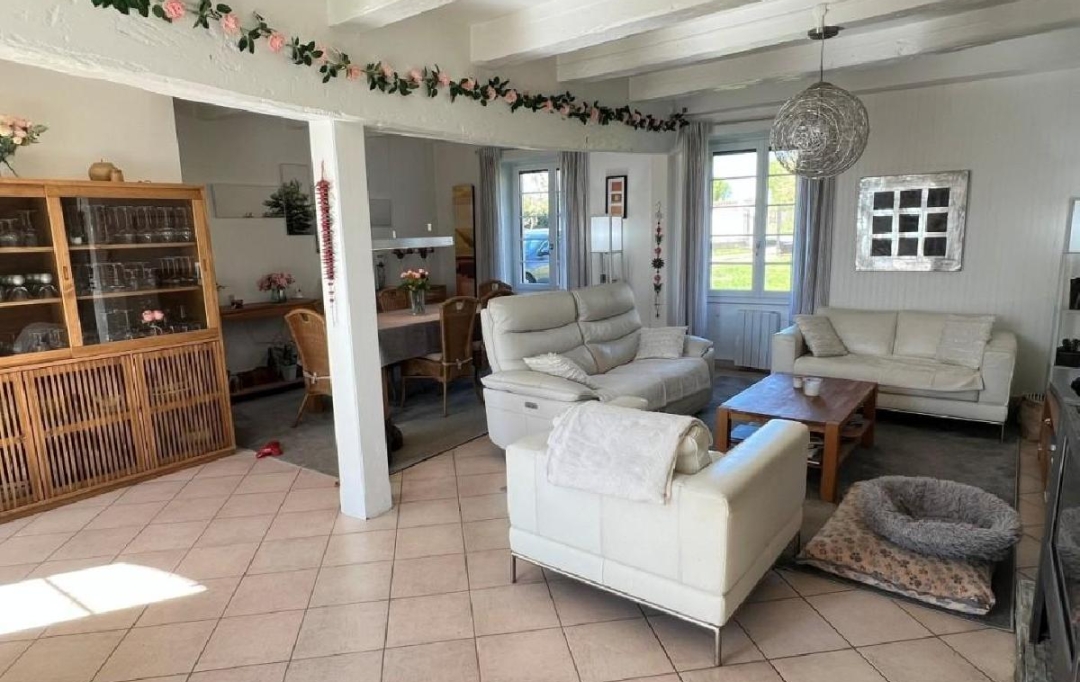 AGENCE TIC RUFFEC : Maison / Villa | RUFFEC (16700) | 218 m2 | 236 800 € 