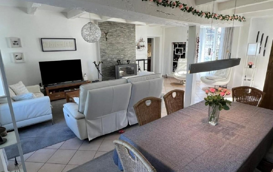 AGENCE TIC RUFFEC : Maison / Villa | RUFFEC (16700) | 218 m2 | 236 800 € 
