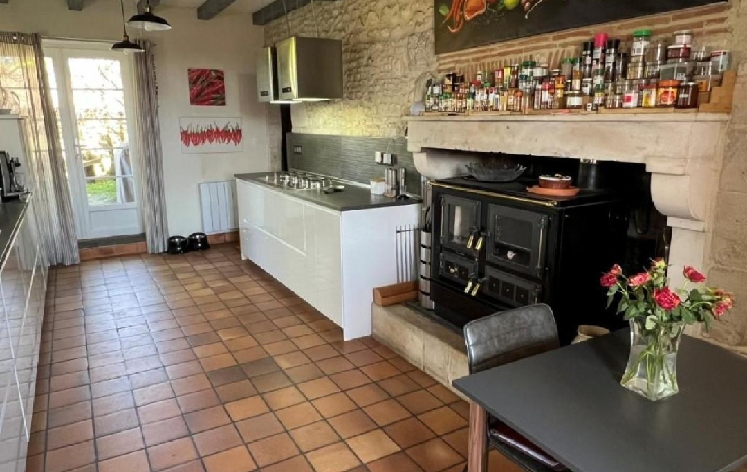 AGENCE TIC RUFFEC : Maison / Villa | RUFFEC (16700) | 218 m2 | 236 800 € 