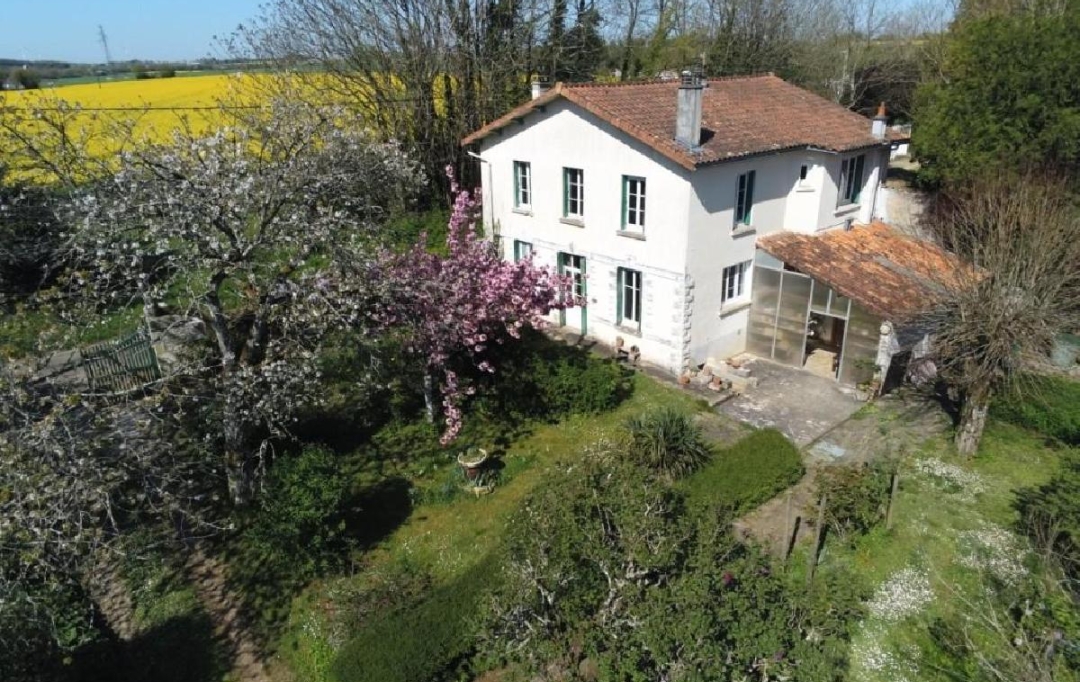 AGENCE TIC RUFFEC : Maison / Villa | RUFFEC (16700) | 155 m2 | 212 760 € 