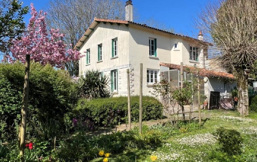 AGENCE TIC RUFFEC : Maison / Villa | RUFFEC (16700) | 155 m2 | 212 760 € 