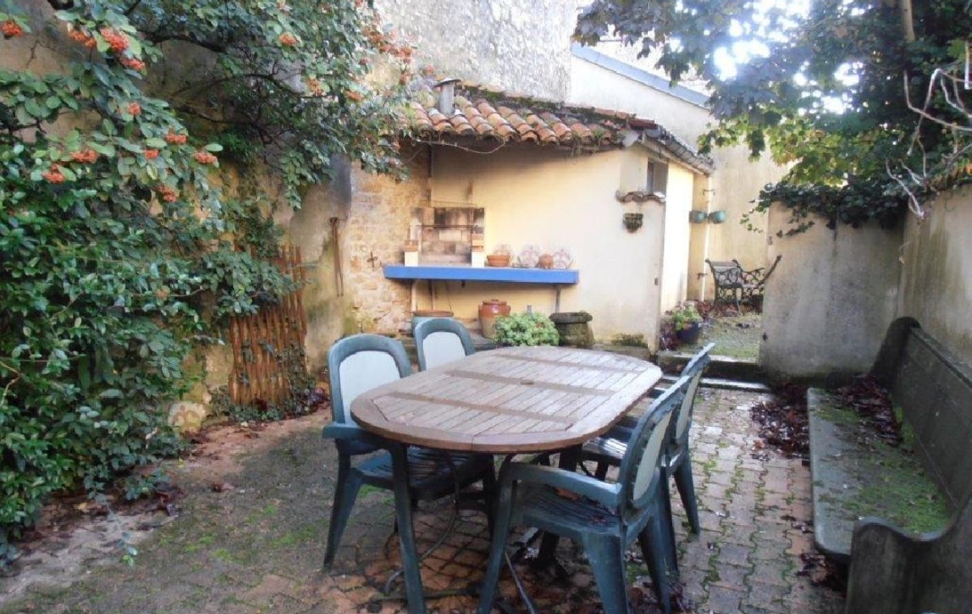 AGENCE TIC RUFFEC : House | RUFFEC (16700) | 127 m2 | 139 780 € 