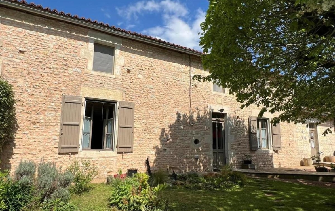 AGENCE TIC RUFFEC : Maison / Villa | SAUZE-VAUSSAIS (79190) | 273 m2 | 259 950 &euro; 