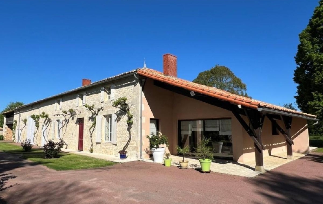AGENCE TIC RUFFEC : Maison / Villa | SAUZE-VAUSSAIS (79190) | 293 m2 | 394 725 € 