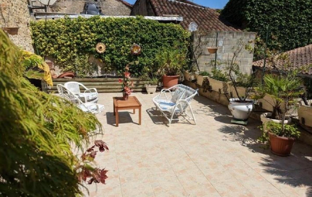 AGENCE TIC RUFFEC : Maison / Villa | RUFFEC (16700) | 212 m2 | 150 500 &euro; 