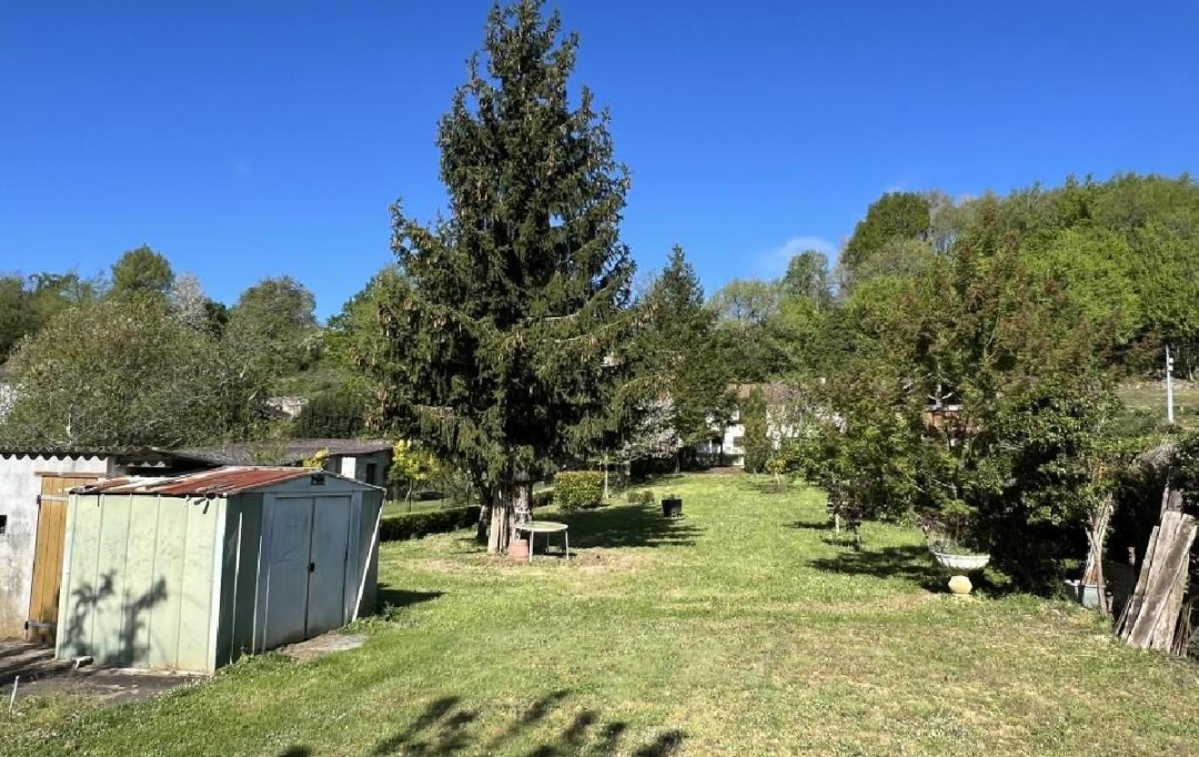 AGENCE TIC RUFFEC : House | LIZANT (86400) | 180 m2 | 162 765 € 