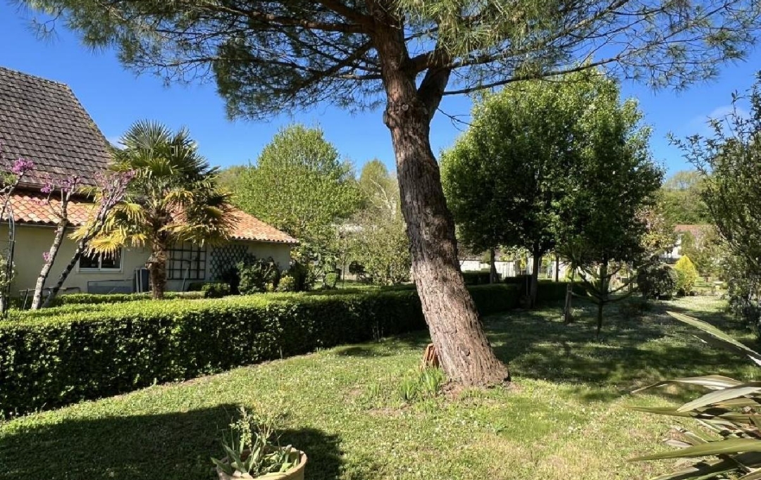 AGENCE TIC RUFFEC : House | LIZANT (86400) | 180 m2 | 162 765 € 