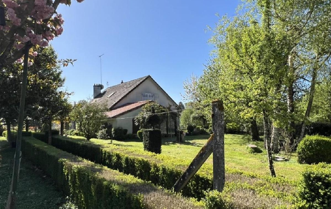 AGENCE TIC RUFFEC : House | LIZANT (86400) | 180 m2 | 162 765 € 