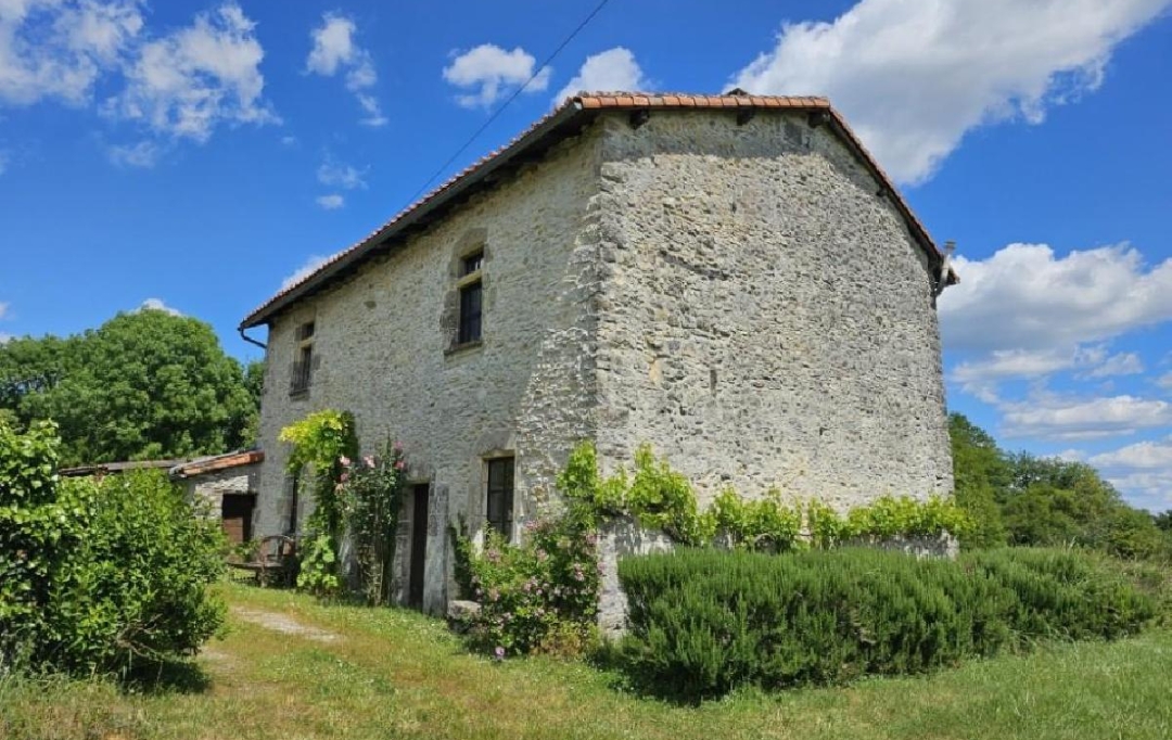 AGENCE TIC RUFFEC : Maison / Villa | SAINT-CLAUD (16450) | 135 m2 | 281 900 € 