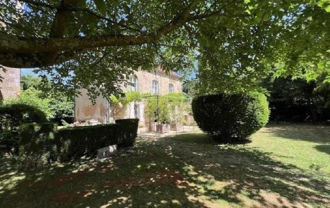 AGENCE TIC RUFFEC : Maison / Villa | COUHE (86700) | 230 m2 | 331 575 € 