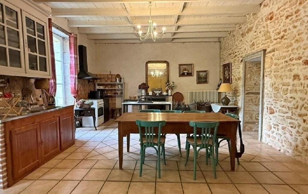 AGENCE TIC RUFFEC : Maison / Villa | COUHE (86700) | 230 m2 | 331 575 € 