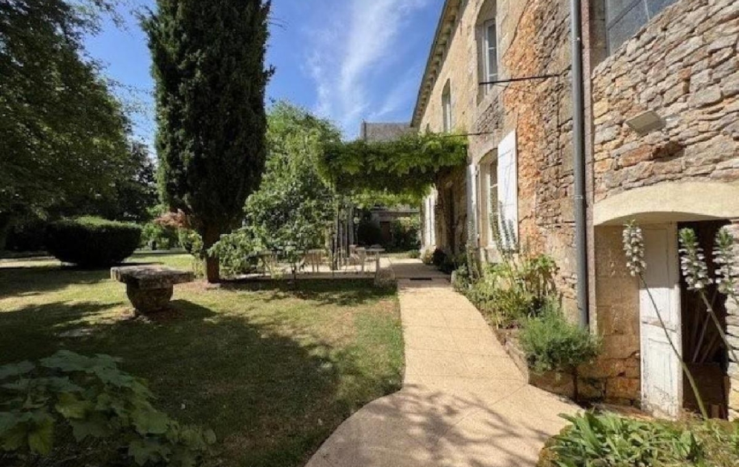 AGENCE TIC RUFFEC : Maison / Villa | COUHE (86700) | 230 m2 | 249 950 &euro; 