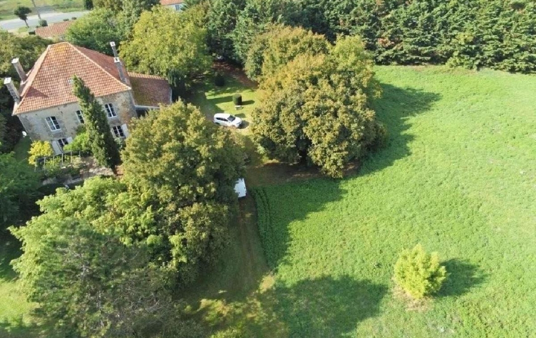AGENCE TIC RUFFEC : Maison / Villa | COUHE (86700) | 230 m2 | 249 950 &euro; 
