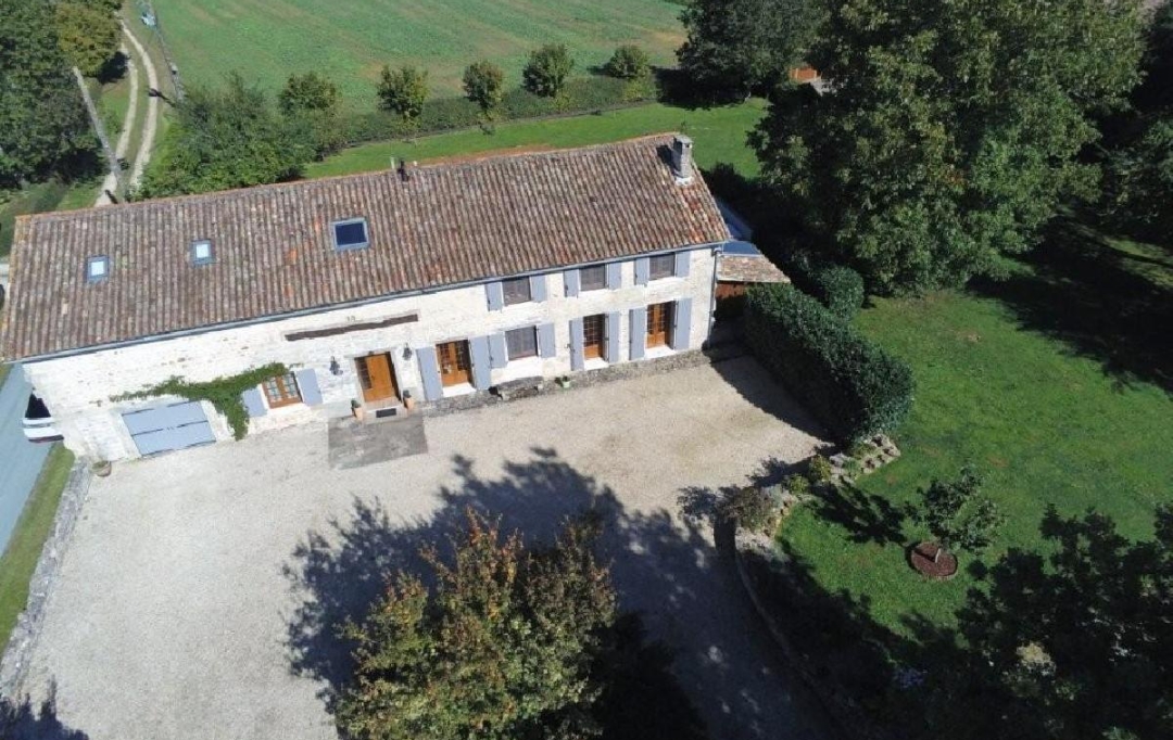 AGENCE TIC RUFFEC : Maison / Villa | SAUZE-VAUSSAIS (79190) | 305 m2 | 449 950 € 
