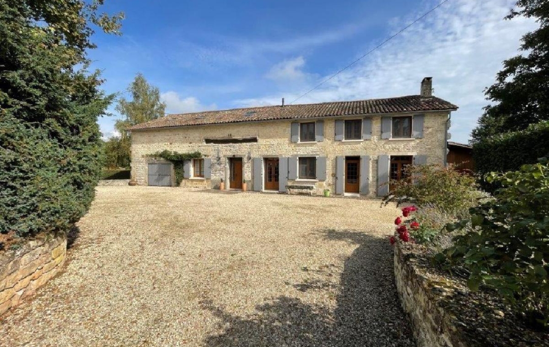 AGENCE TIC RUFFEC : Maison / Villa | SAUZE-VAUSSAIS (79190) | 305 m2 | 449 950 € 