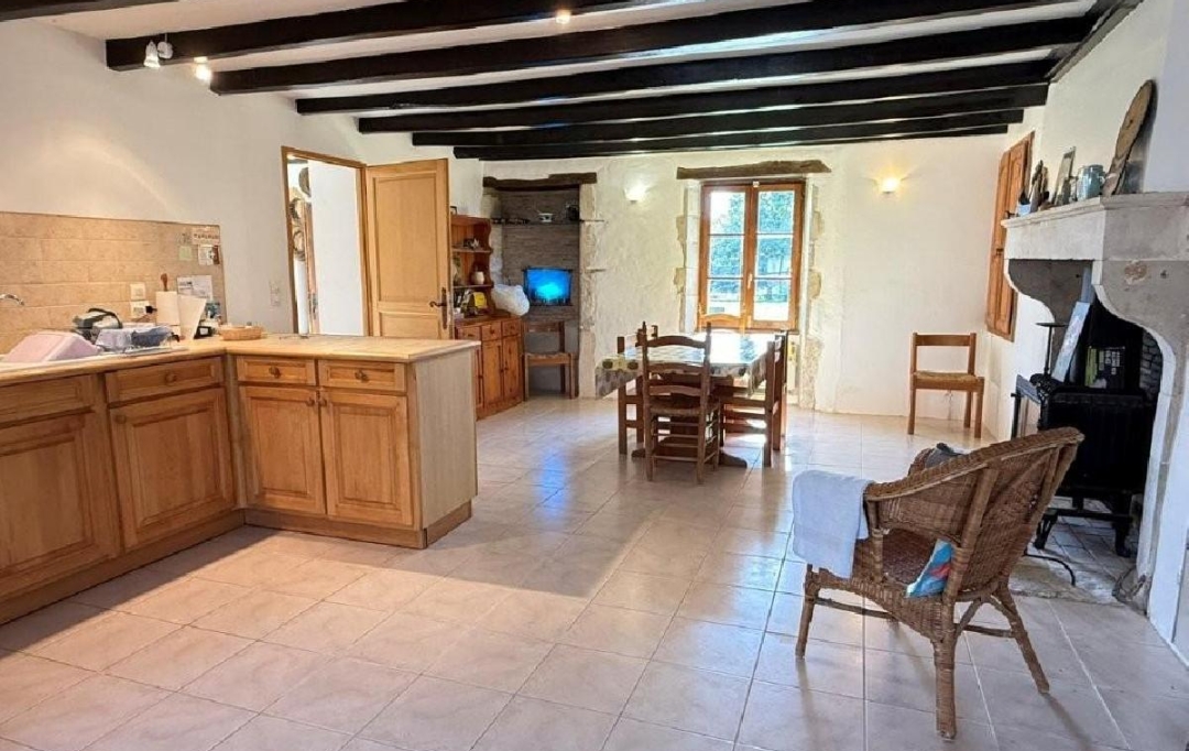 AGENCE TIC RUFFEC : Maison / Villa | CHAMPAGNE-MOUTON (16350) | 108 m2 | 80 645 &euro; 