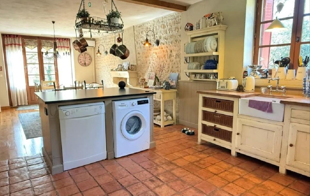 AGENCE TIC RUFFEC : Maison / Villa | NANTEUIL-EN-VALLEE (16700) | 172 m2 | 299 950 &euro; 