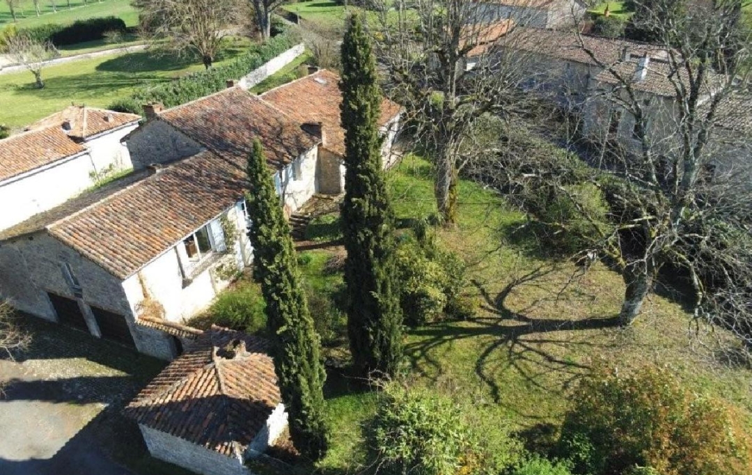 AGENCE TIC RUFFEC : Maison / Villa | RUFFEC (16700) | 207 m2 | 234 000 &euro; 