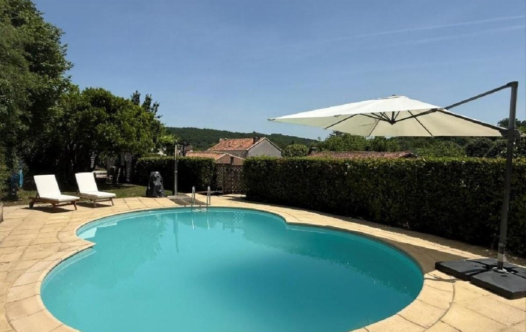 AGENCE TIC RUFFEC : Maison / Villa | NANTEUIL-EN-VALLEE (16700) | 284 m2 | 440 000 &euro; 