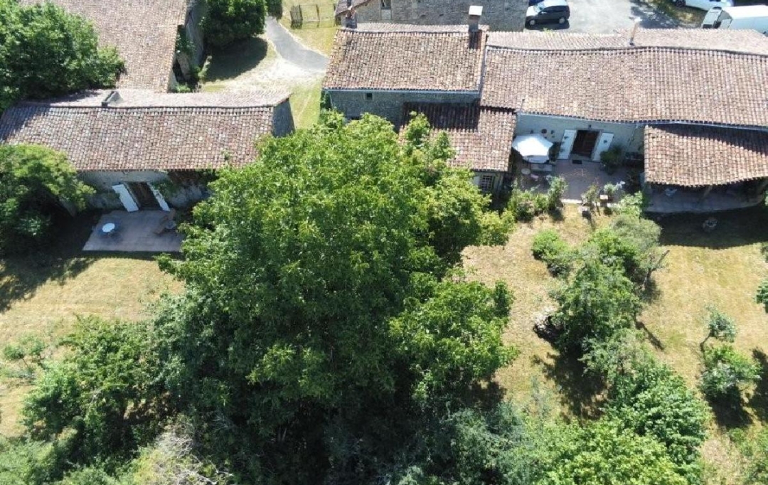 AGENCE TIC RUFFEC : Maison / Villa | CHAMPAGNE-MOUTON (16350) | 302 m2 | 265 950 &euro; 