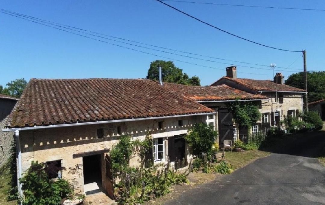 AGENCE TIC RUFFEC : Maison / Villa | CHAMPAGNE-MOUTON (16350) | 302 m2 | 265 950 &euro; 