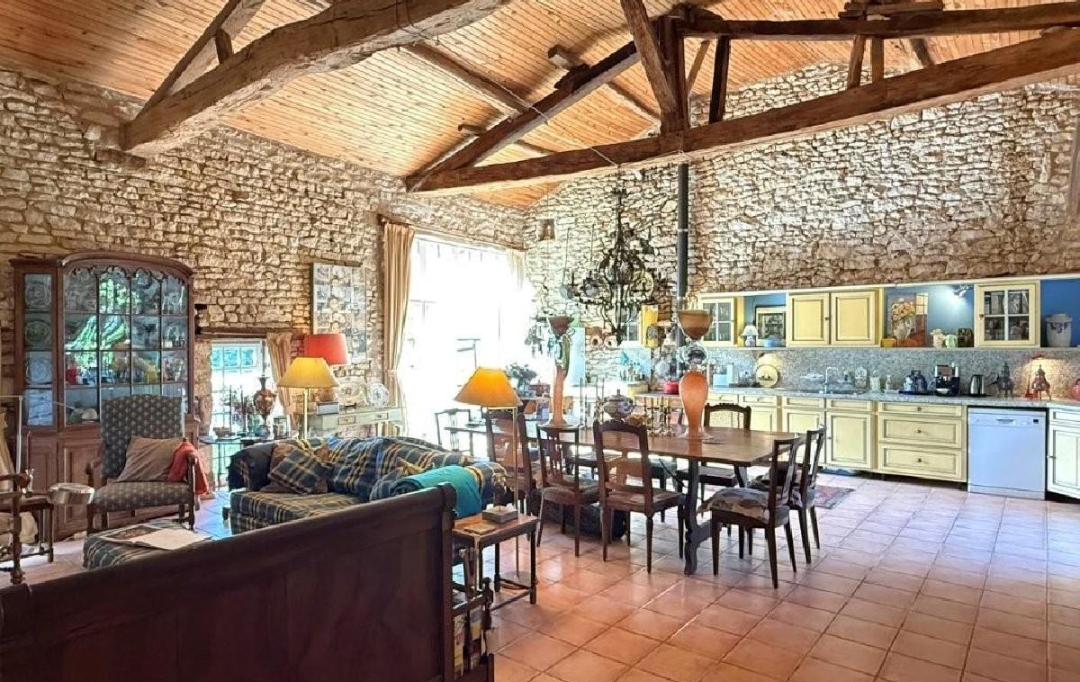 AGENCE TIC RUFFEC : Maison / Villa | CHAMPAGNE-MOUTON (16350) | 302 m2 | 265 950 &euro; 