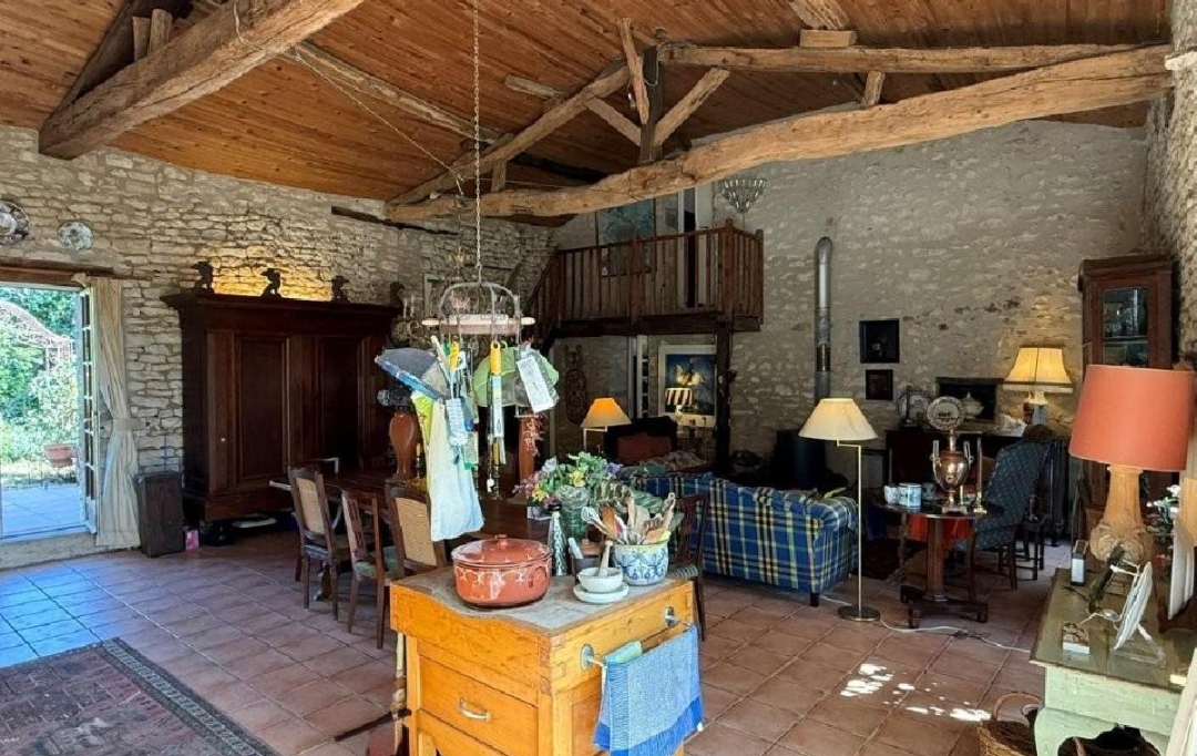 AGENCE TIC RUFFEC : Maison / Villa | CHAMPAGNE-MOUTON (16350) | 302 m2 | 265 950 &euro; 