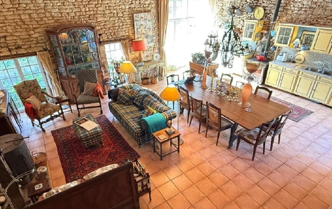 AGENCE TIC RUFFEC : Maison / Villa | CHAMPAGNE-MOUTON (16350) | 302 m2 | 265 950 &euro; 