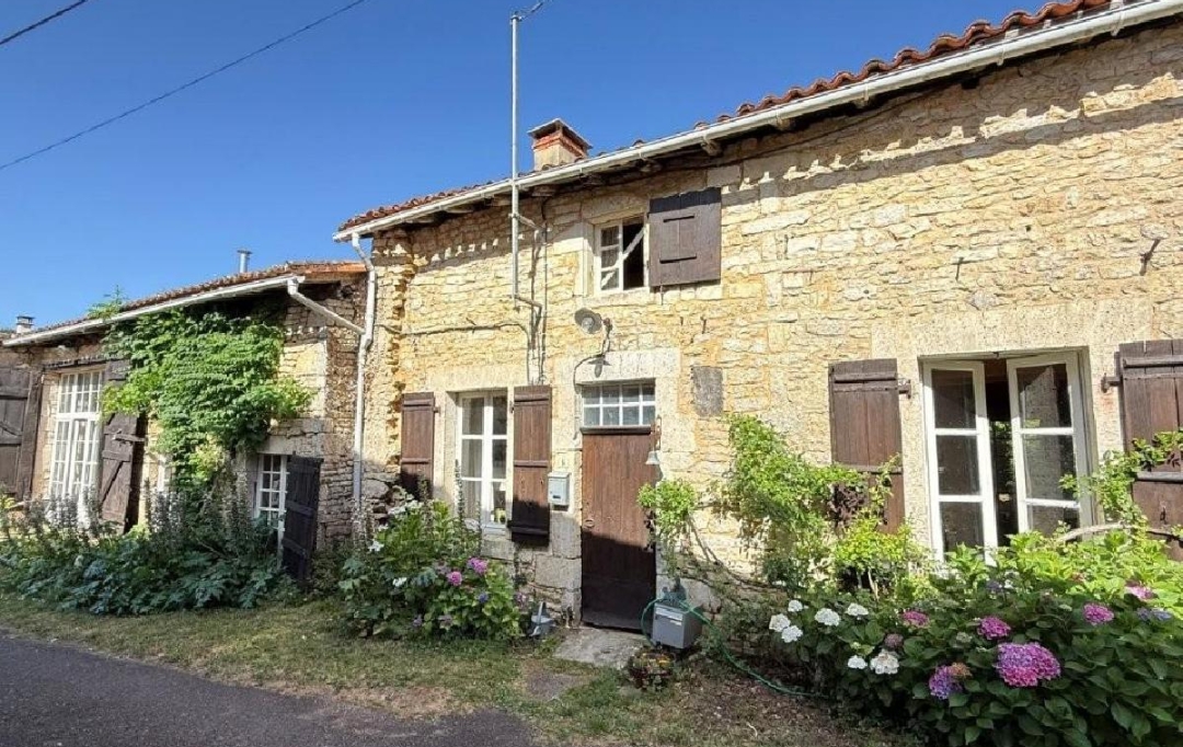 AGENCE TIC RUFFEC : Maison / Villa | CHAMPAGNE-MOUTON (16350) | 302 m2 | 265 950 &euro; 