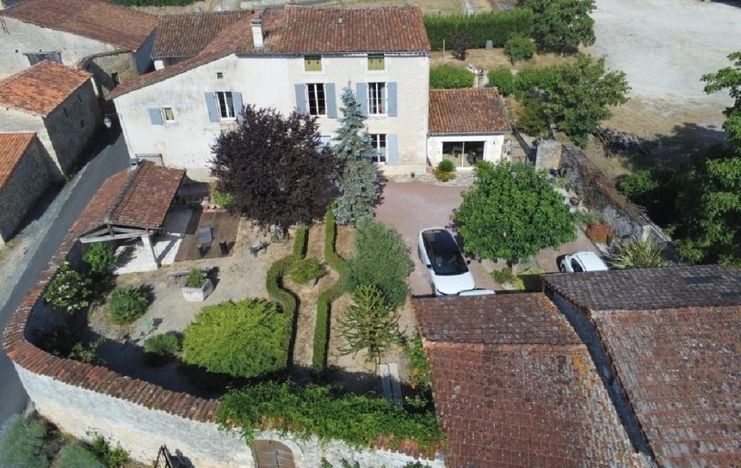 AGENCE TIC RUFFEC : Maison / Villa | VERTEUIL-SUR-CHARENTE (16510) | 241 m2 | 315 785 &euro; 