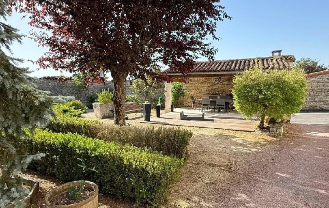 AGENCE TIC RUFFEC : Maison / Villa | VERTEUIL-SUR-CHARENTE (16510) | 241 m2 | 315 785 &euro; 