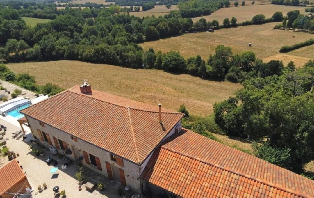 AGENCE TIC RUFFEC : Maison / Villa | CHARROUX (86250) | 231 m2 | 399 950 &euro; 